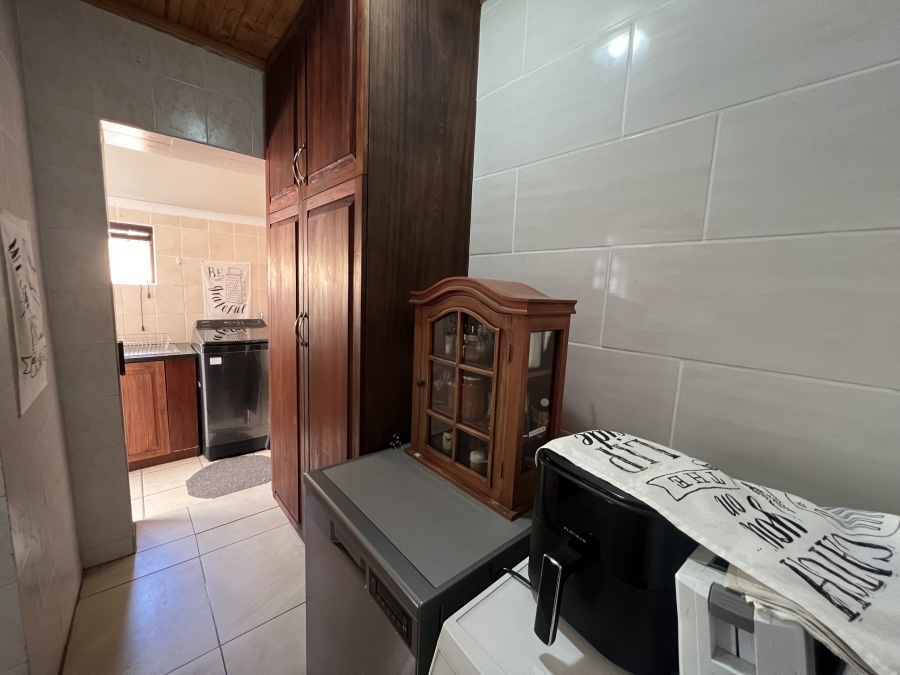 3 Bedroom Property for Sale in Wavecrest Eastern Cape